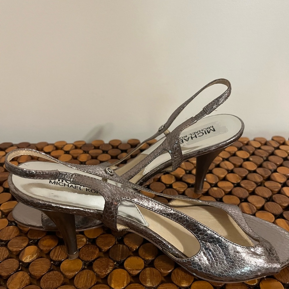Michael Kors Women’s Silver platform‎ imitation snakeskin - Picture 2 of 4